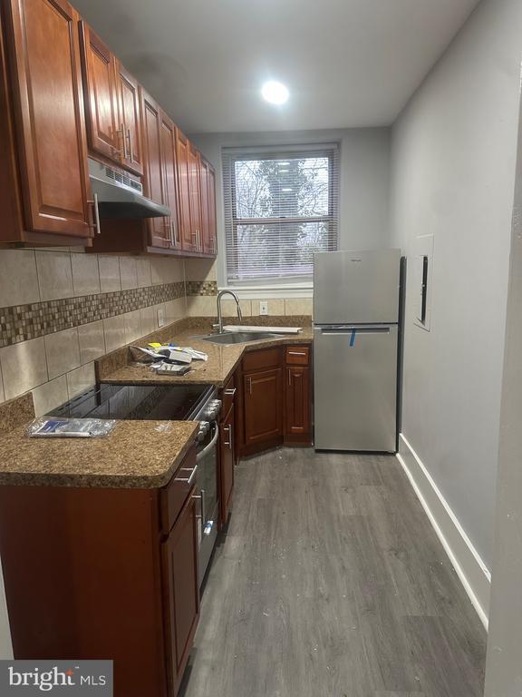 Building Photo - 215 W Walnut Ln Unit B-205