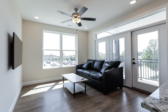 Photo - 111 S State St Unit 2