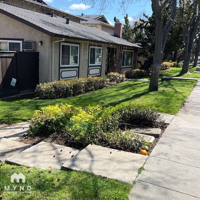 Photo - 1574 Tenaka Pl Unit 3