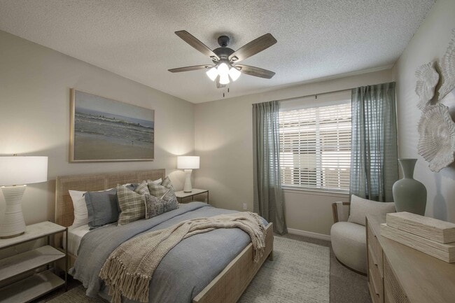 Secondary bedroom with ceiling fan
