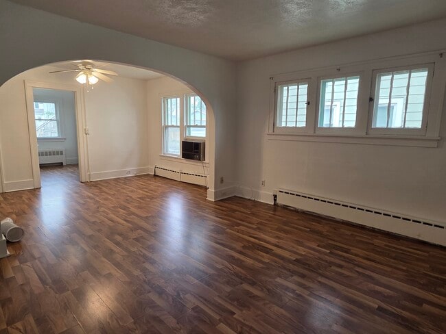 374 W Mark St