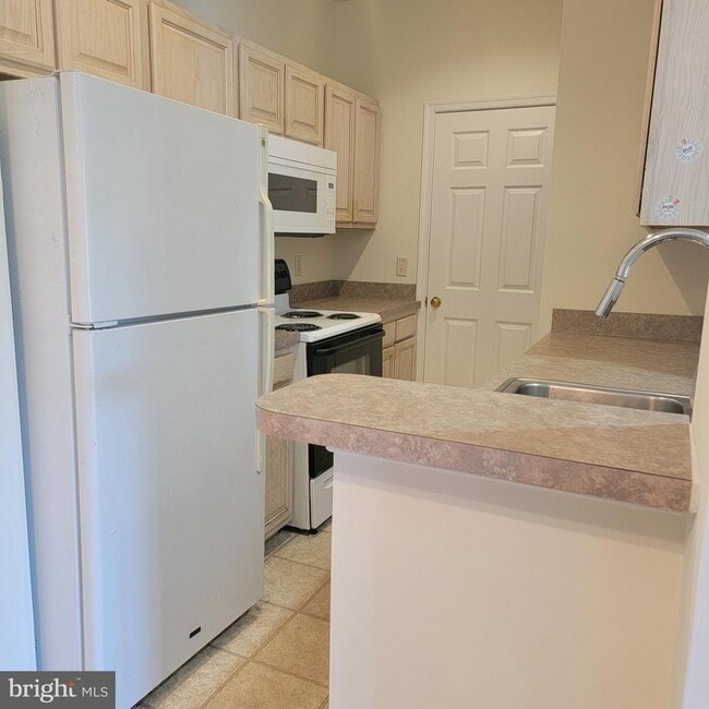 Building Photo - 400 Cascade Ln Unit 422