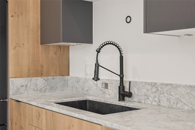 Photo - 1550 Ashway St