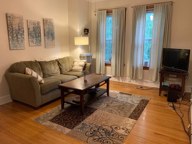 3648 N Hoyne Ave Unit Apartment