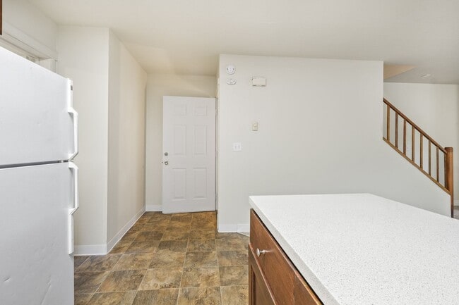 Photo - 12221 SE Steele Unidad 12225