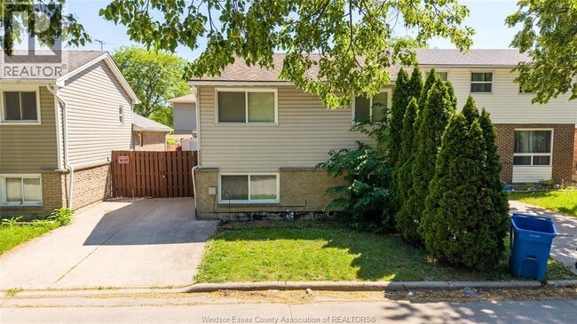 Photo - 1229 Arncliffe Pl