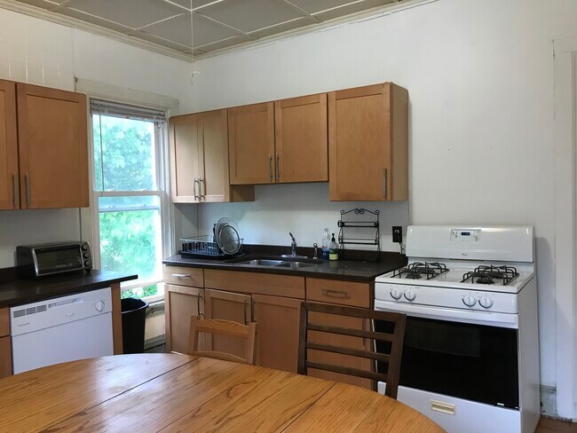 Photo - 114 Stewart Ave Apartamentos