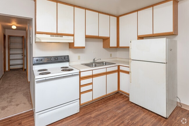 3BR, 1BA - 1,026SF