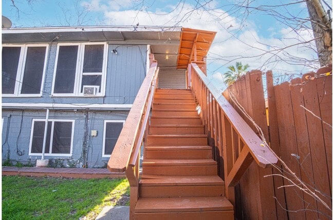 Photo - 150 Bank St Unit A