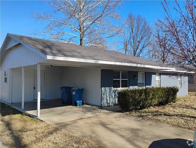 Building Photo - 607 SE 10th St Rental