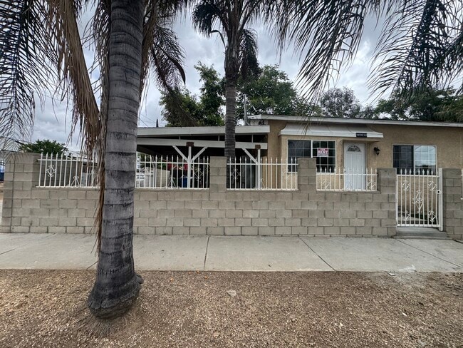 Building Photo - 14725 Polk St Unit 1/2