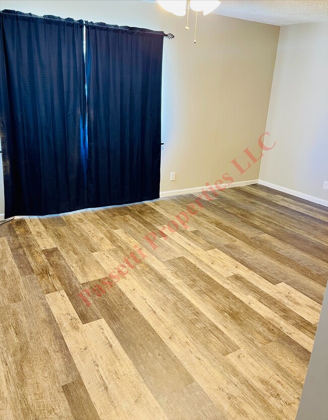 Photo - 913 E Emerson St