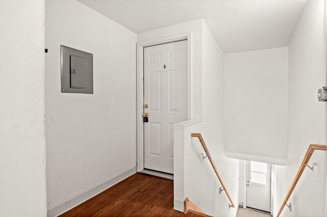 Photo - 827 E Wilson St