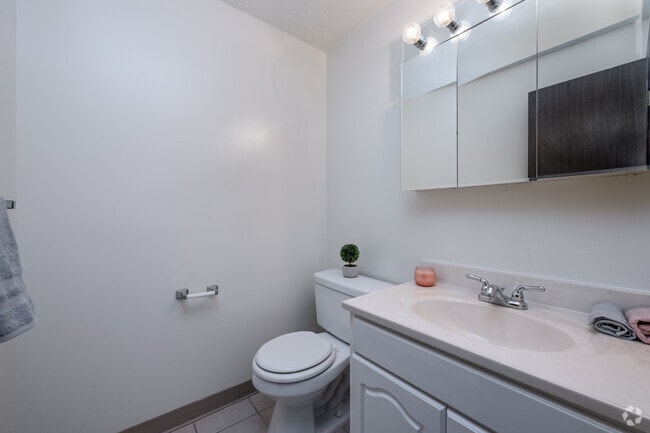 2BR, 1.5BA - 858SF - Primary Half Bath