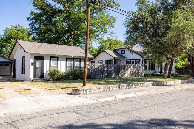 Photo - 318 Lytle St