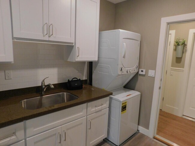 Photo - 621 W 2nd St