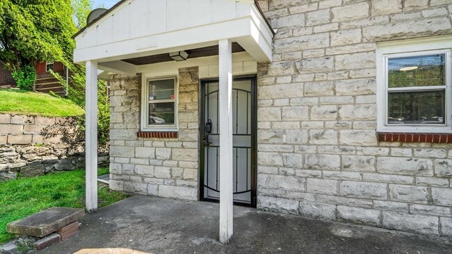 Photo - Close to Downtown Nashville!