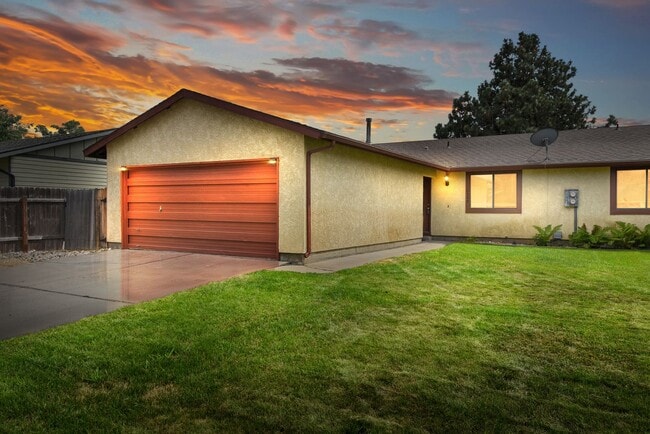 Building Photo - 10357 W Cory St Unit 3 bed Side