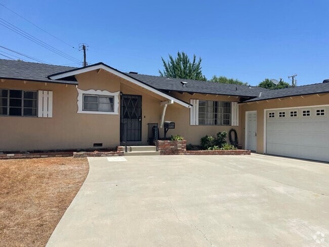 Building Photo - Charming Granada Hills Home