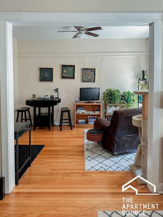 Photo - 1932 W Winona St Unit 2