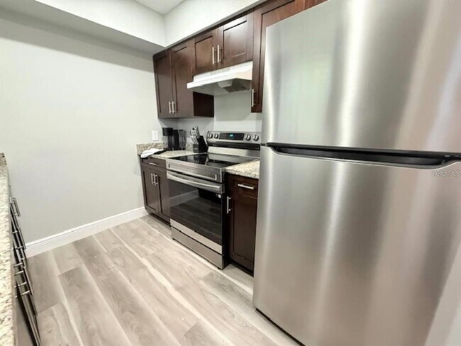 Photo - 332 Ave D SE