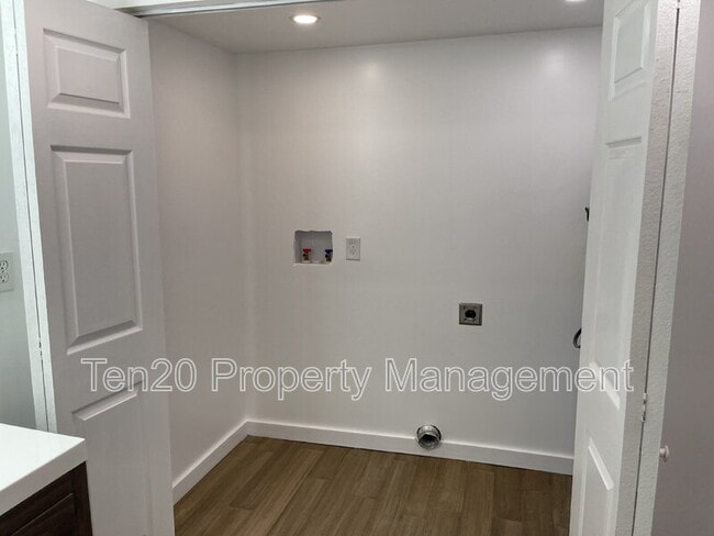 Photo - 5835 Darral Dr