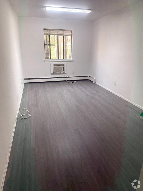 Building Photo - 132-30 Pople Ave Unit 3 Rental
