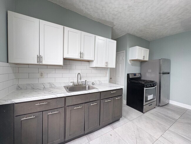 Building Photo - 202 Ridgewood Ave Unit 3R Rental