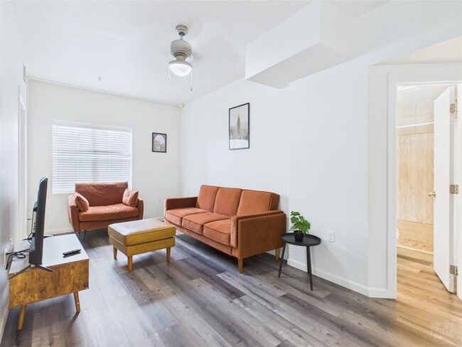 Photo - 911 W 22nd St Unidad 306