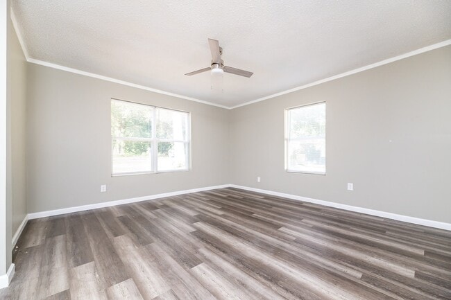 Photo - 506 Plain St