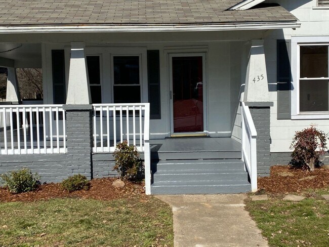 Two bedroom, one bath home is South Knoxville - Two bedroom, one bath home is South Knoxville