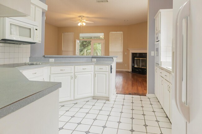 Photo - 433 Brody Cove Trail