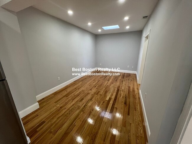 Photo - 372 Oxford St Unit 6