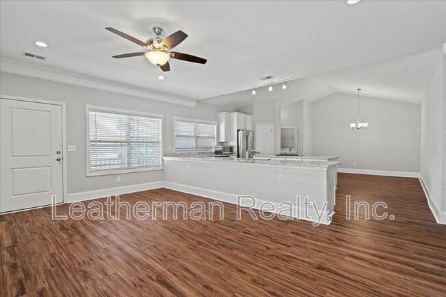 Photo - 405 Senate St