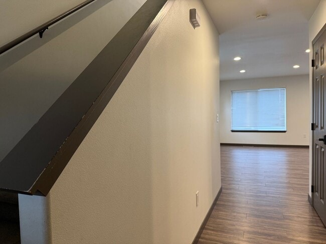 Photo - 209 N 76th Ave