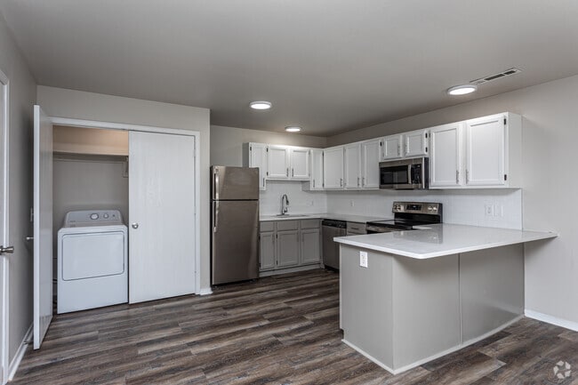 2BR, 2BA Renovated - 1,000 SF - The Ridges at Bentonville