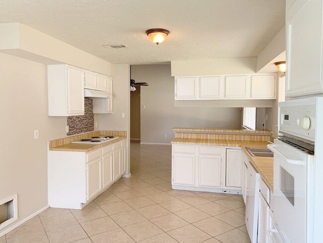 Photo - 17138 Cutter Way
