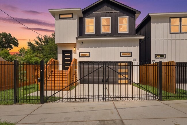 Photo - 3806 Sayers St