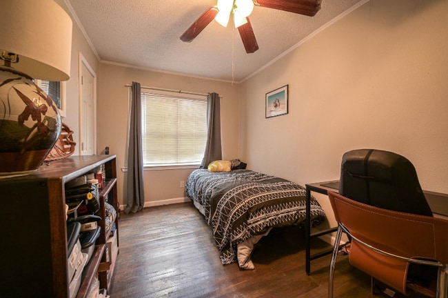 Photo - 1403 Aaron Ave