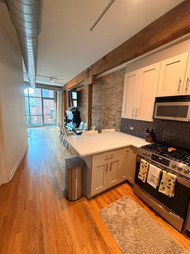 Photo - 1344 W Madison St Unit 302