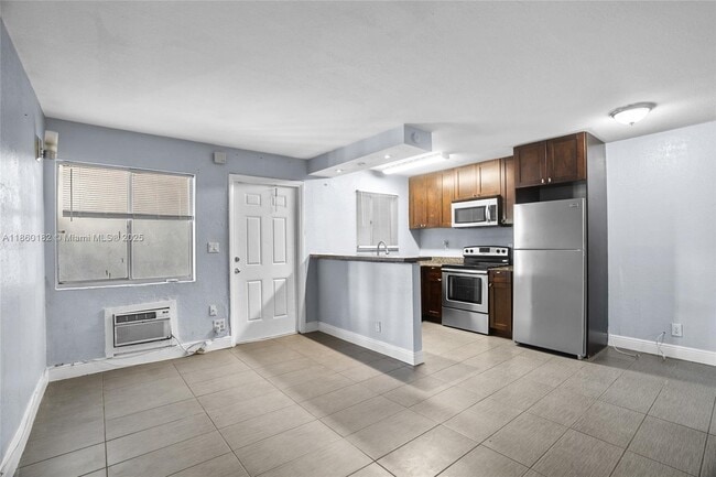 Photo - 37 SW 14th St Unidad 5