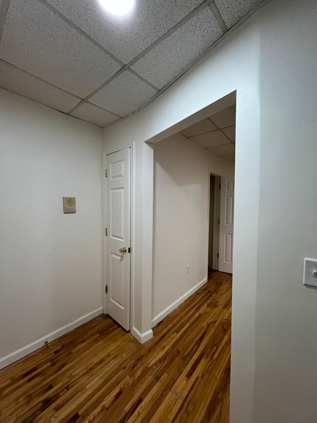 Photo - 171 W 48th St