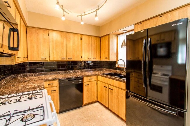 Photo - 1343 N Woodlawn Blvd