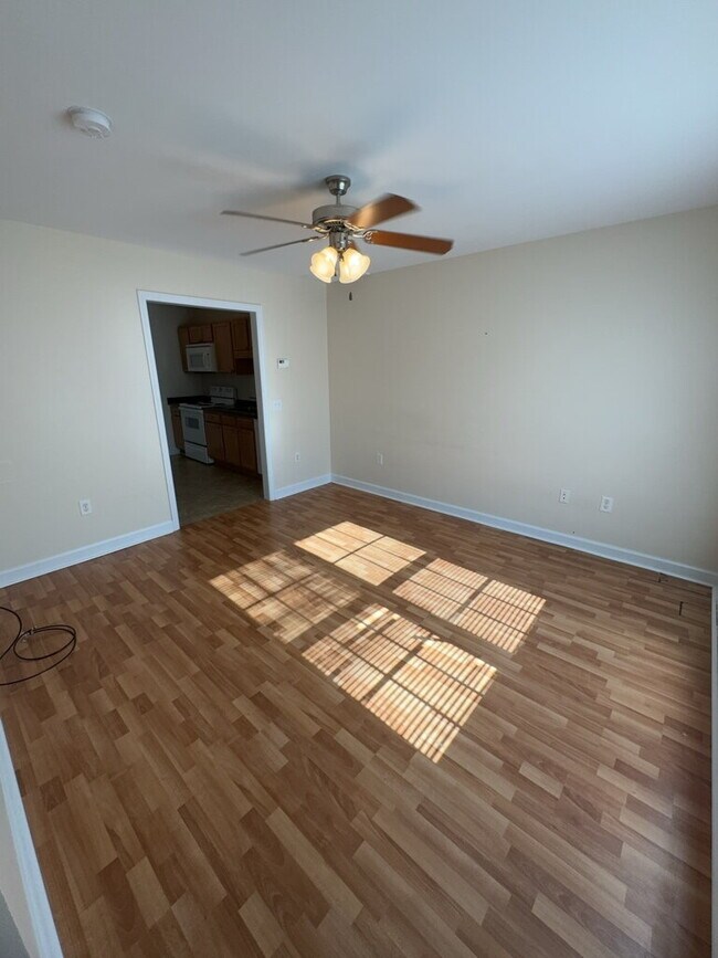 Photo - Adorable 2 Bedroom, 2 Bath Townhome-643 Fo... Unidad 17
