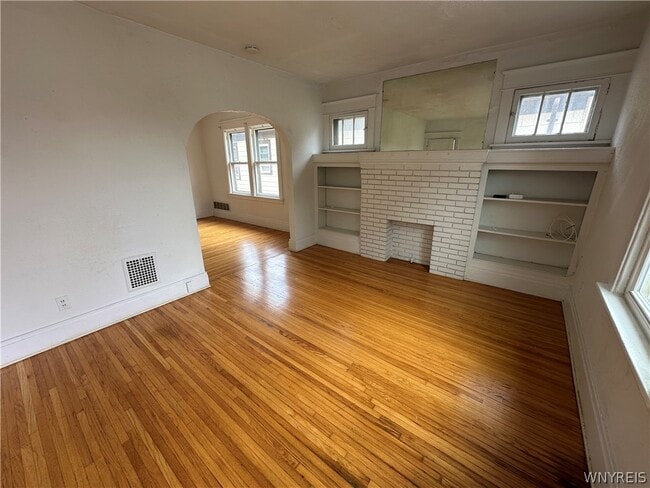 Photo - 394 Taunton Pl