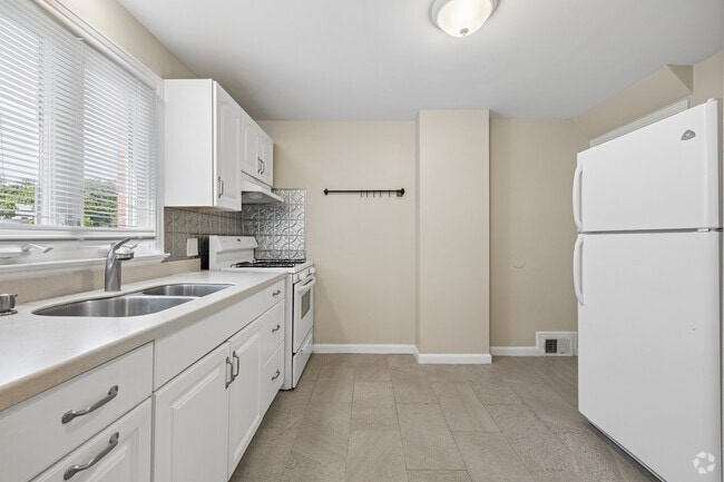 1BR, 1BA - 1,000SF - Kitchen