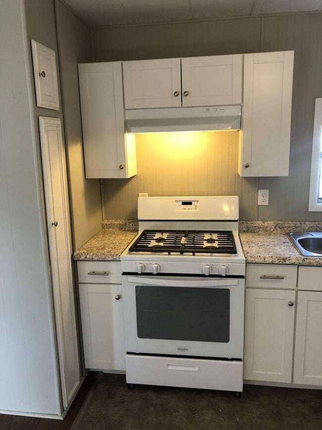 Nice 3 bedroom 1 bath mobile home with ope... Rental House Rental in