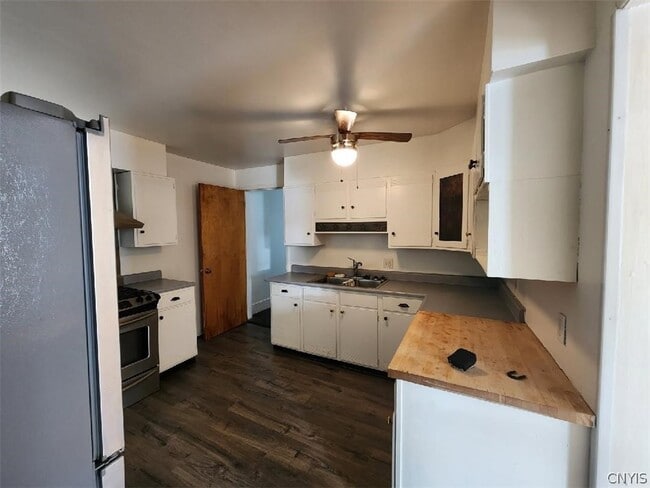 Photo - 621 Academy St