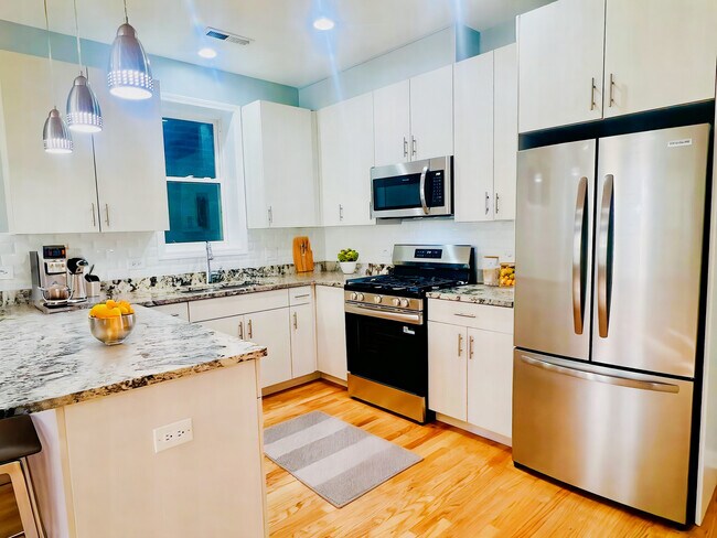 Photo - 1750 W Cermak Rd Unit B