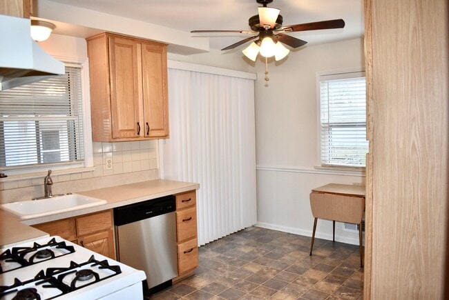 Photo - 9924 Woodring St